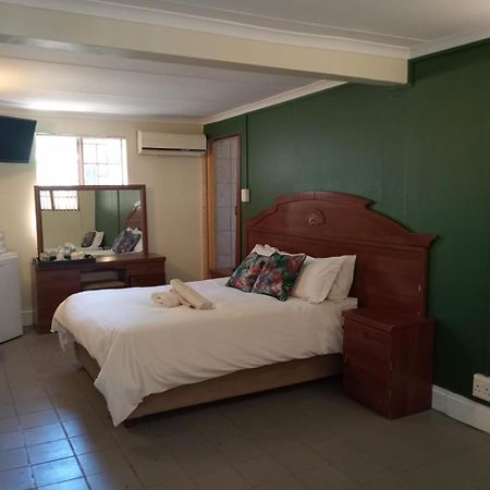 Villa De La Rosa Klerksdorp Extérieur photo