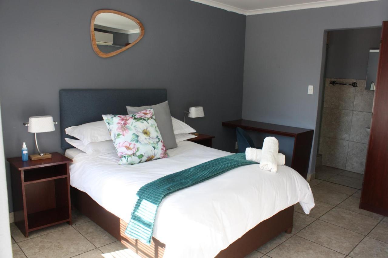 Villa De La Rosa Klerksdorp Extérieur photo
