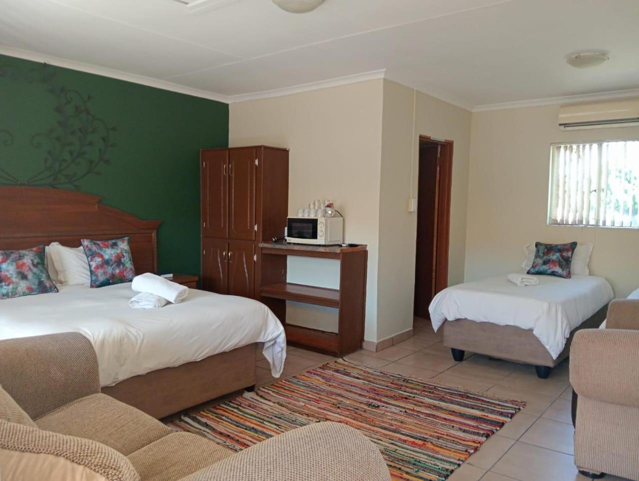Villa De La Rosa Klerksdorp Extérieur photo
