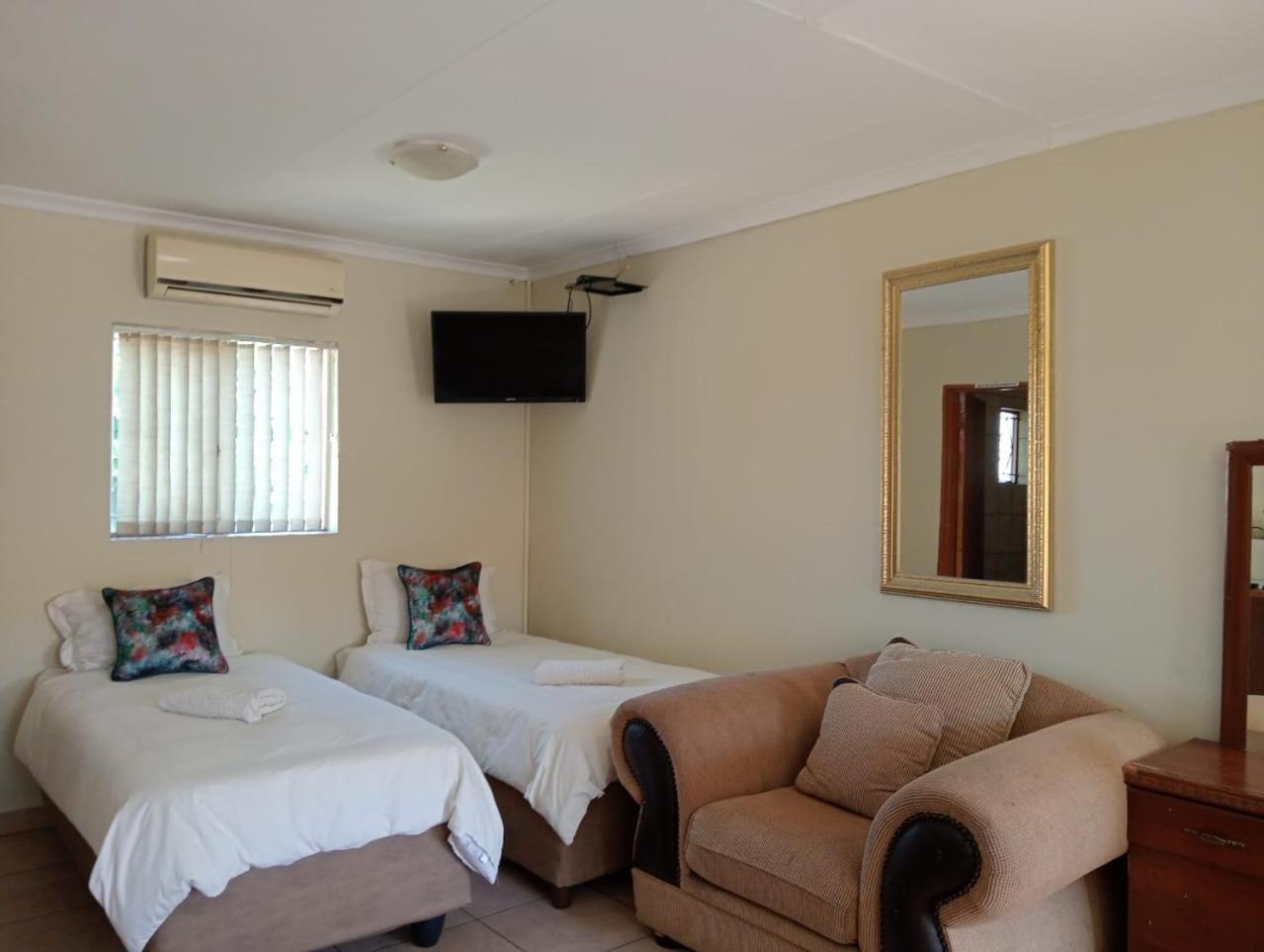 Villa De La Rosa Klerksdorp Extérieur photo