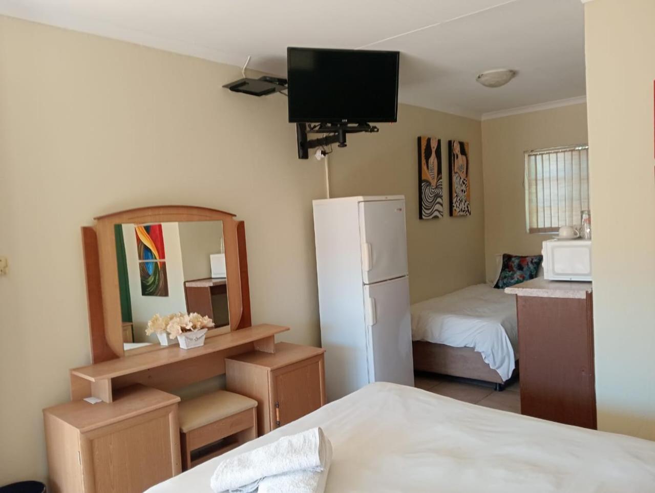 Villa De La Rosa Klerksdorp Extérieur photo