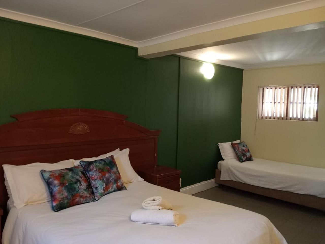 Villa De La Rosa Klerksdorp Extérieur photo