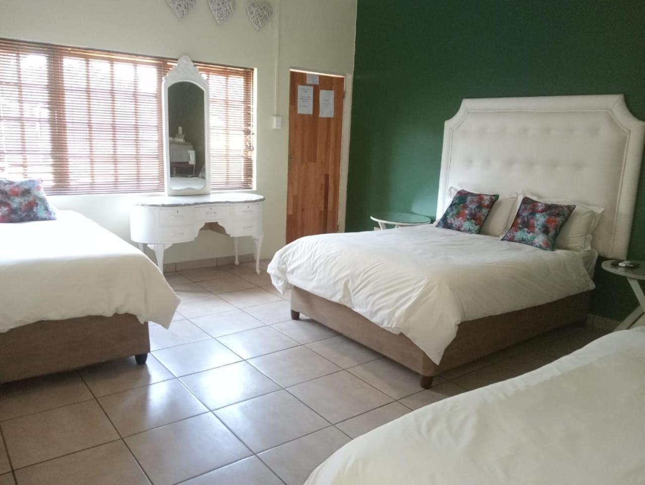 Villa De La Rosa Klerksdorp Extérieur photo
