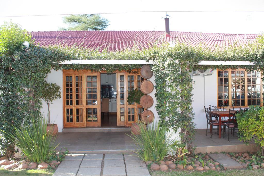 Villa De La Rosa Klerksdorp Extérieur photo
