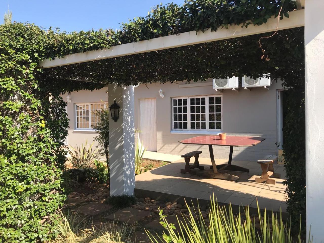 Villa De La Rosa Klerksdorp Extérieur photo