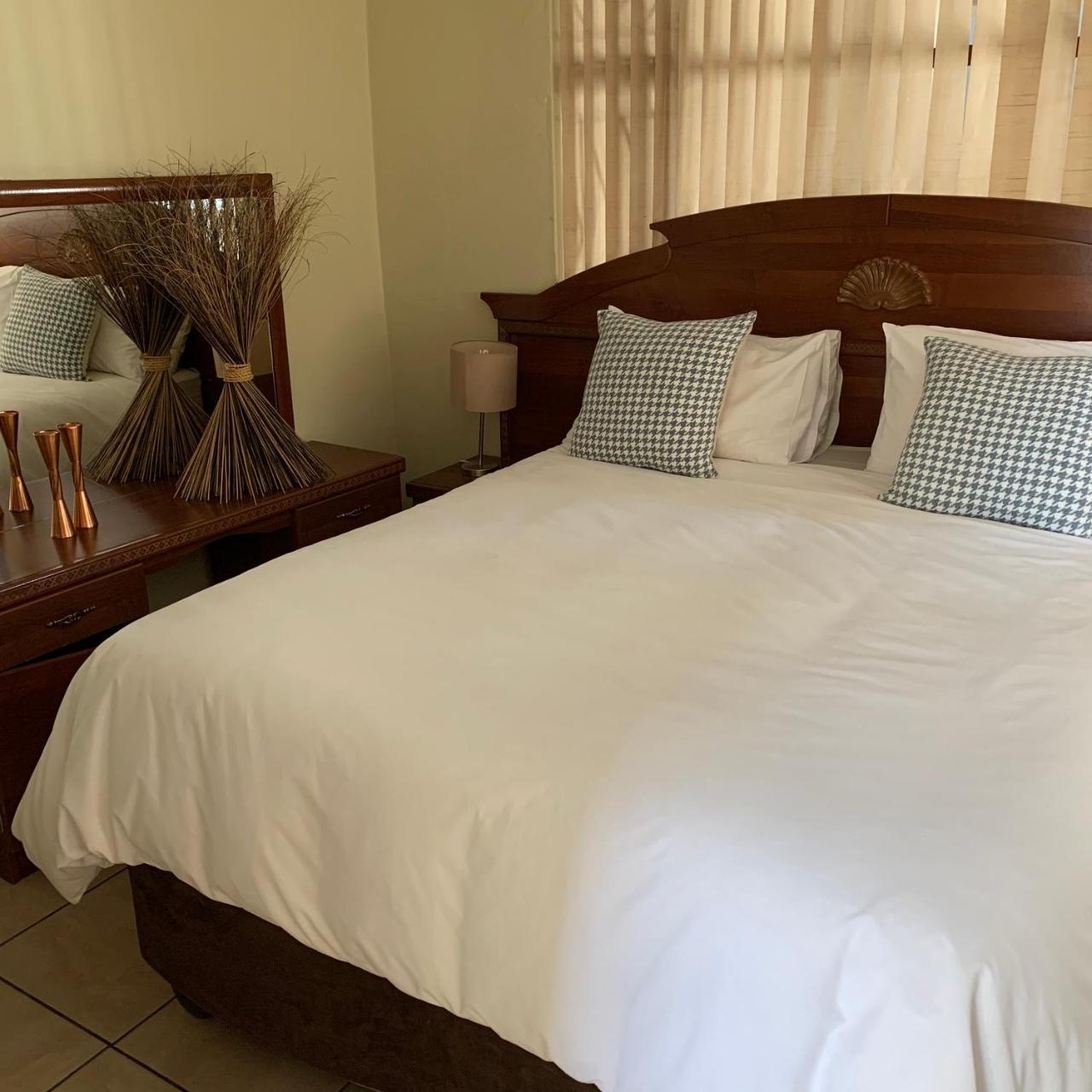 Villa De La Rosa Klerksdorp Extérieur photo