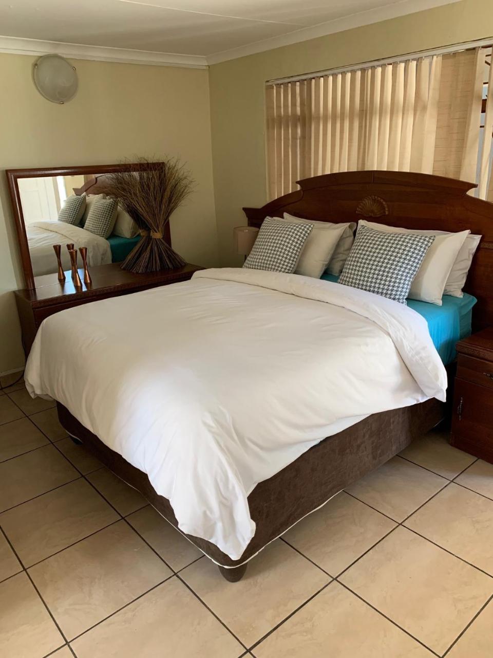 Villa De La Rosa Klerksdorp Extérieur photo